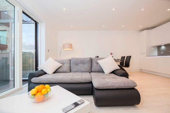 1 Bedroom Flat To Rent In Lakeside Drive, London, NW10