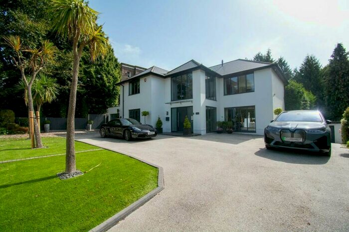 4 Bedroom Detached House To Rent In Elgin Road, Bournemouth, Dorset, BH4