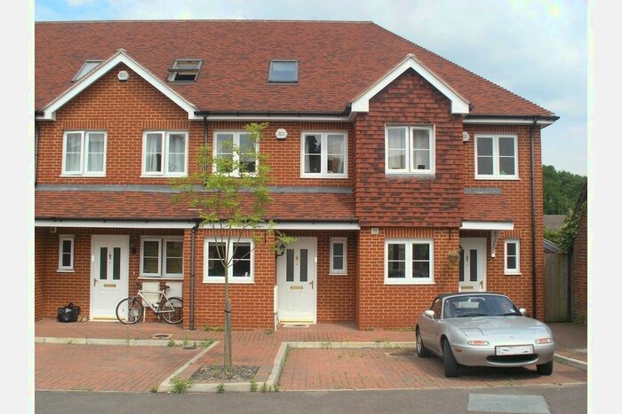 3 Bedroom Town House To Rent In Connaught Gate, Brookwood, Woking., GU24