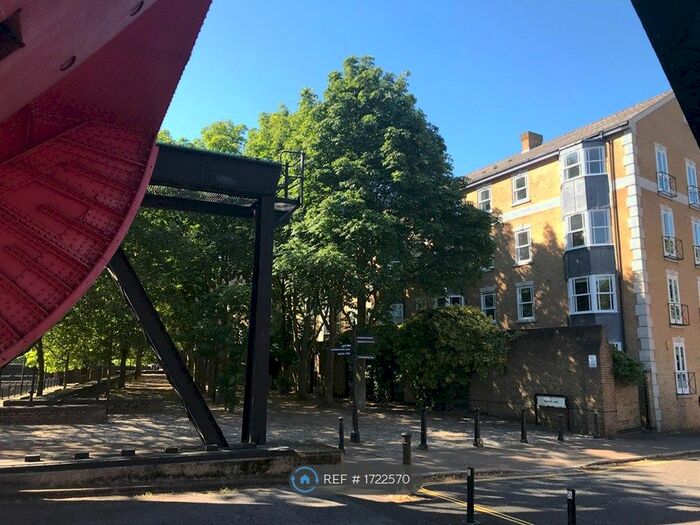 2 Bedroom Flat To Rent In Raleigh Court, London, SE16