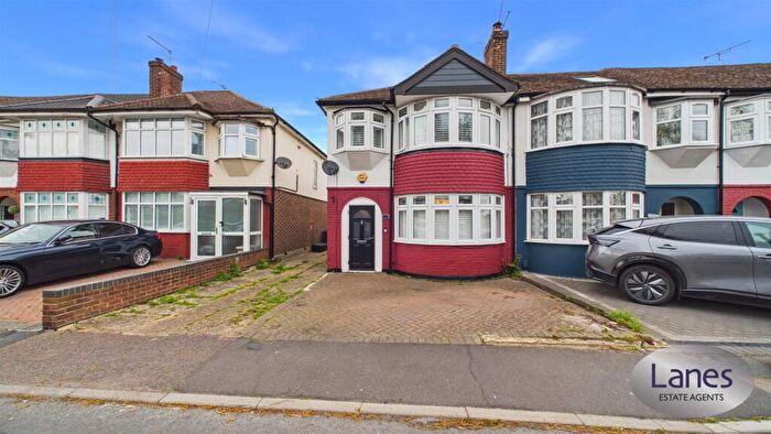 3 Bedroom End Of Terrace House For Sale In College Road, Cheshunt, EN8