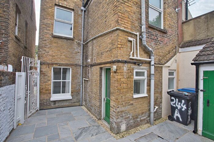 1 Bedroom Flat For Sale In Folkestone Road, Dover, Kent, CT17