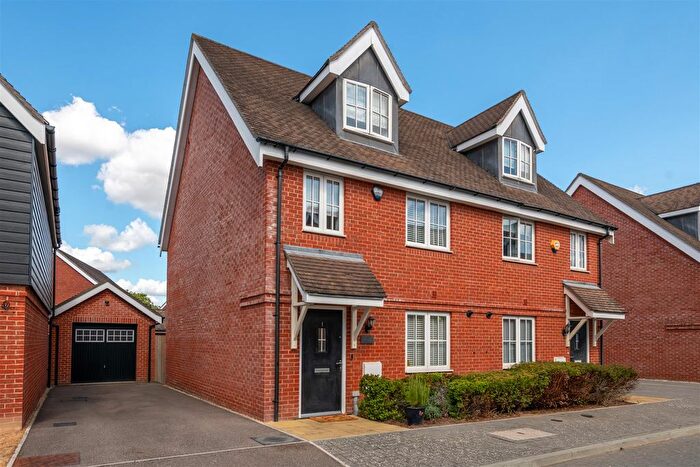 3 Bedroom Semi-Detached House For Sale In Voice Road, Horley, RH6