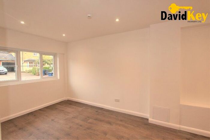 Studio To Rent In Balmoral Avenue, London, N11