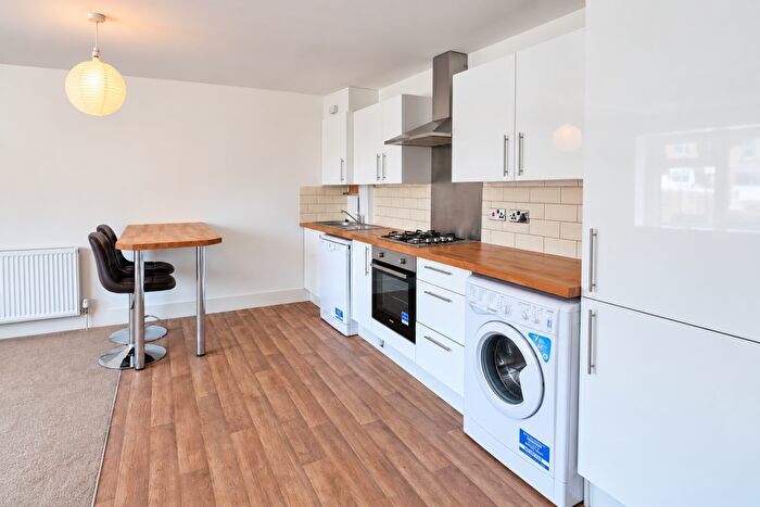 2 Bedroom Flat To Rent In Napier Road, Bromley, BR2