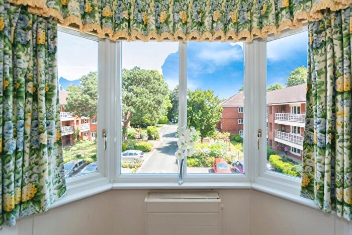 2 Bedroom Flat For Sale In Grange Road, Solihull, West Midlands, B91
