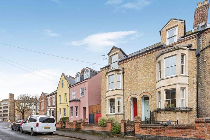 4 Bedroom End Of Terrace House For Sale In Walton Crescent, Central Oxford, OX1