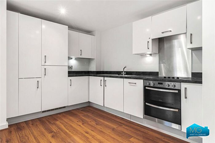 2 Bedroom Apartment To Rent In Market Road, Islington, London, N7