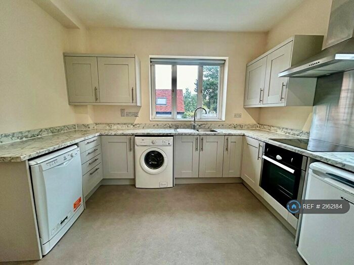 2 Bedroom Flat To Rent In High Street, Harpenden, AL5