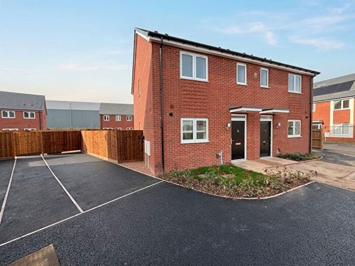 3 Bedroom Semi Detached House To Rent In Foxglove Grove, Branston, DE14