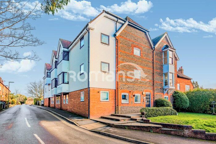 2 Bedroom Flat To Rent In Crondall Lane, Farnham GU9