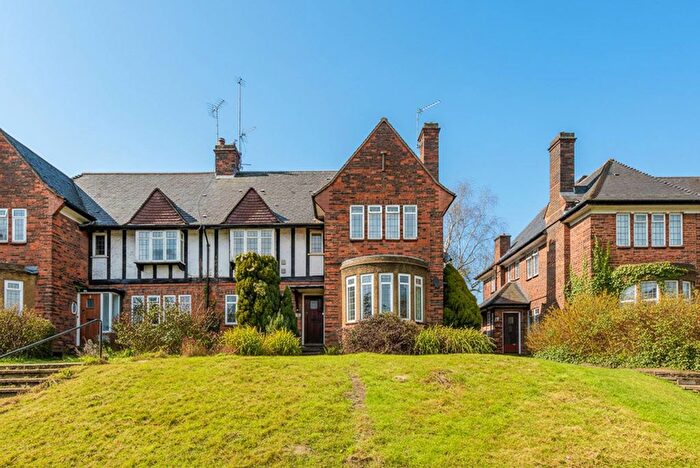 3 Bedroom Maisonette For Sale In Lyttelton Road, Hampstead Garden Suburb, London, N2