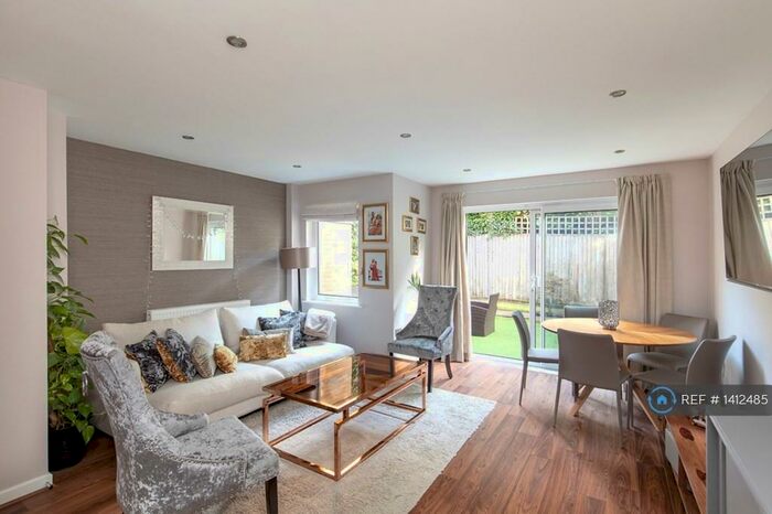 3 Bedroom End Of Terrace House To Rent In Holmes Close, London, SE22