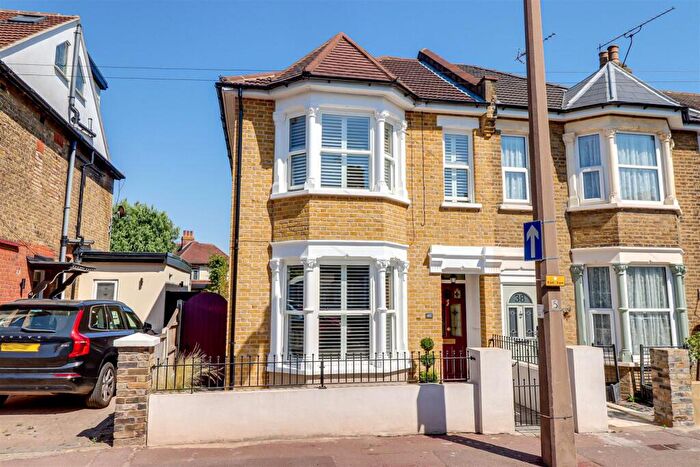 3 Bedroom Semi-Detached House For Sale In Cranleigh Drive, Leigh-on-Sea, SS9