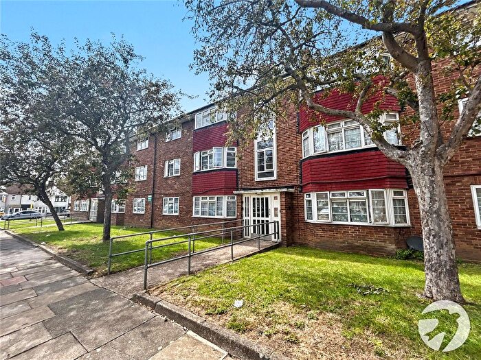 2 Bedroom Flat For Sale In Merino Place, Sidcup, Kent, DA15