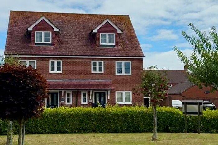 3 Bedroom Town House To Rent In Ashmead Way Isabella Place, Littlehampton, BN16