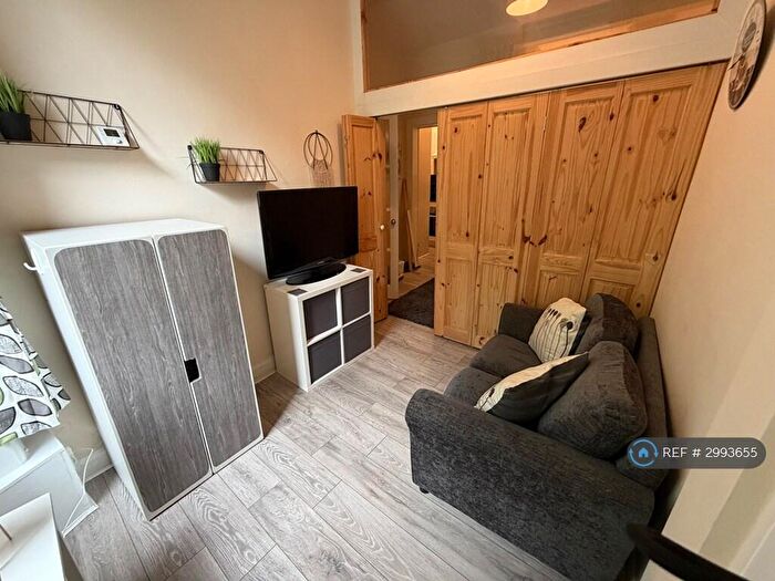 1 Bedroom Flat To Rent In Meadowbank Terrace, Edinburgh, EH8