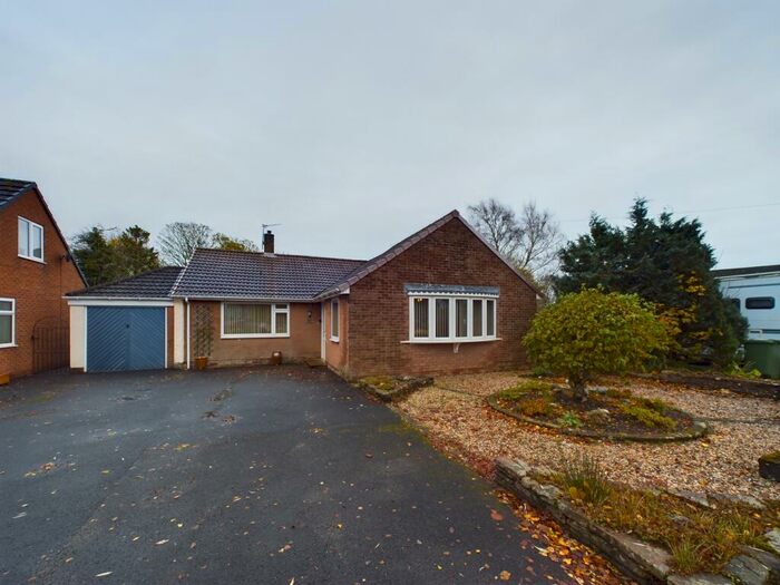 3 Bedroom Bungalow To Rent In The Green, Houghton, CA3