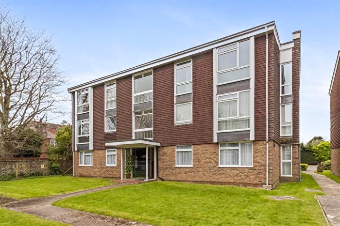 2 Bedroom Flat For Sale In Dorchester Gardens, Worthing, BN11