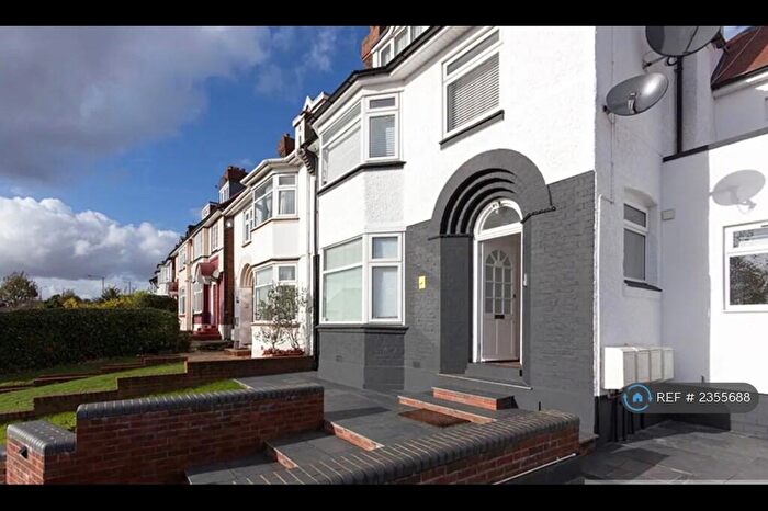 2 Bedroom Maisonette To Rent In Dollis Hill Lane, London, NW2