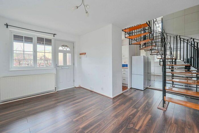 1 Bedroom Property To Rent In Sawyers Lawn, West Ealing, London, W13