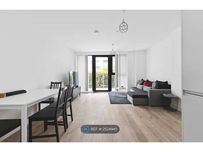 2 Bedroom Flat To Rent In Lakeside Drive, London, NW10