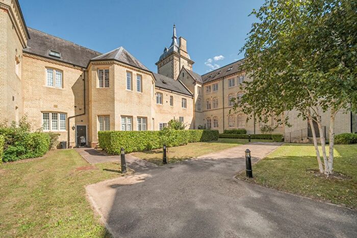 2 Bedroom Flat For Sale In Kingsley Avenue, Fairfield, Hitchin, SG5