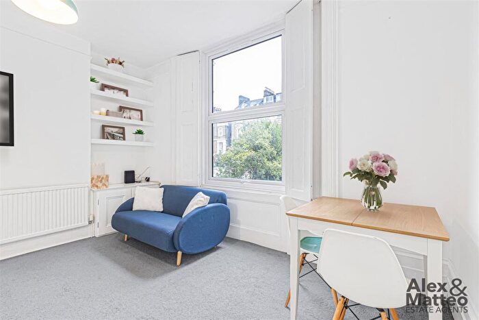 1 Bedroom Flat For Sale In Lewisham Way, New Cross, SE14