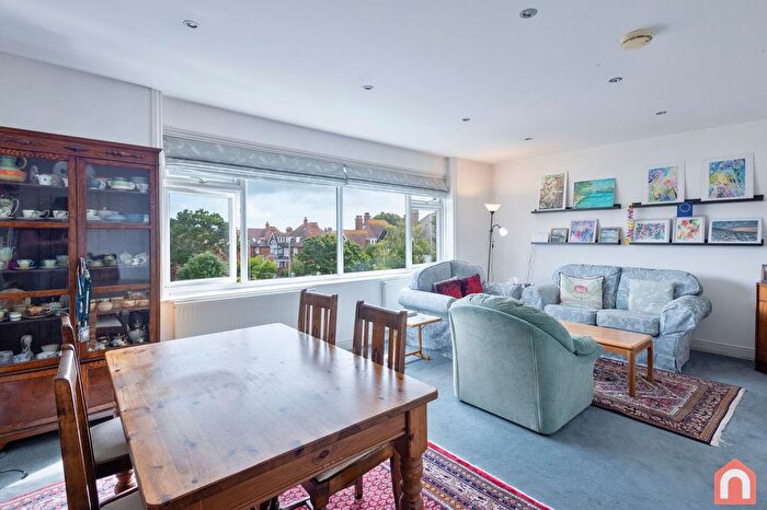 2 Bedroom Flat For Sale In Grimston Avenue, Folkestone, CT20