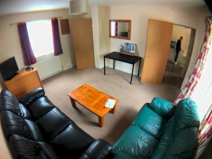 4 Bedroom Semi-Detached House To Rent In Broadlands Road, Southampton, SO17