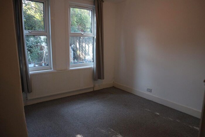 2 Bedroom Property To Rent In Lea Bridge Road, London, E10