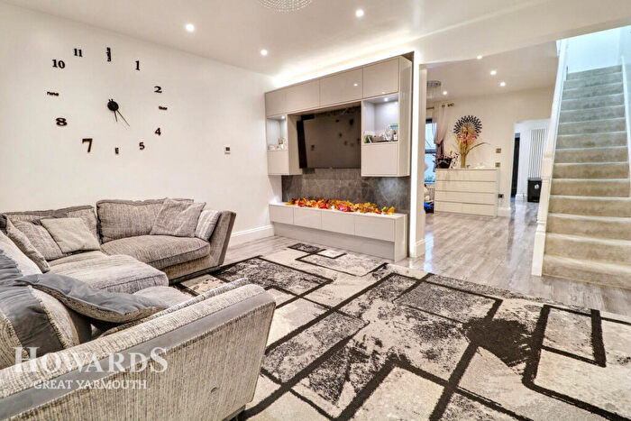 3 Bedroom Terraced House For Sale In Churchill Road, Great Yarmouth, NR30