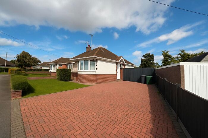 2 Bedroom Bungalow For Sale In Laburnum Grove, Warden Hills, Luton, Bedfordshire, LU3