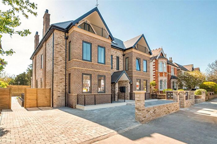 3 Bedroom Flat To Rent In Creswick Road, London, W3