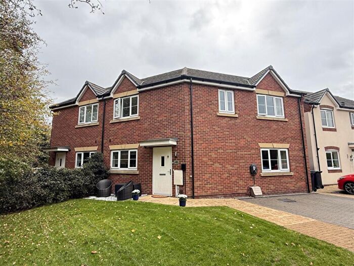 3 Bedroom Semi-Detached House For Sale In Thorntree Lane, Branston, DE14