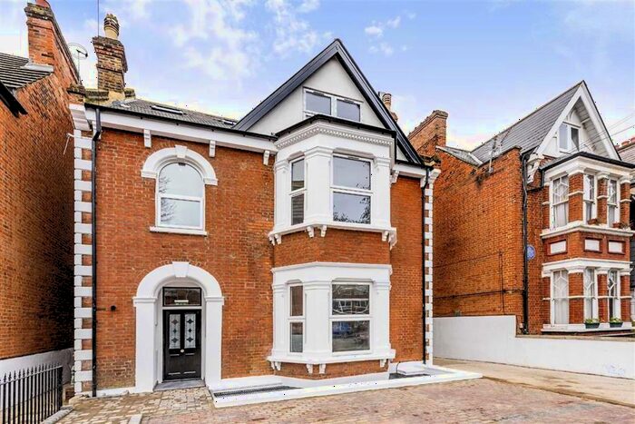 3 Bedroom Flat To Rent In Waldegrave Road, Teddington, TW11