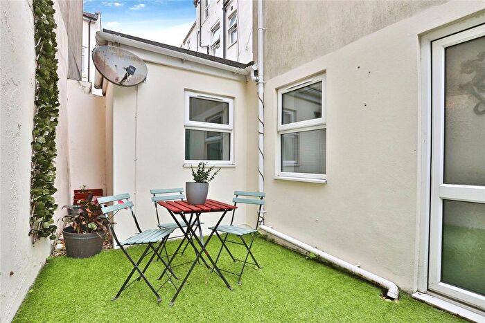 2 Bedroom Flat For Sale In Purbeck Road, West Cliff, Bournemouth, Dorset, BH2