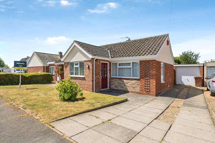 3 Bedroom Bungalow For Sale In Hubbard Close, Wymondham, Norfolk, NR18