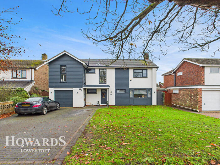 5 Bedroom Detached House For Sale In Fleetdyke Drive, Lowestoft, NR33