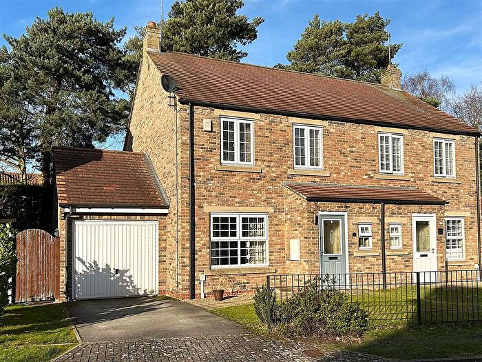 3 Bedroom Semi Detached House For Sale In Baffam Court, Brayton, YO8