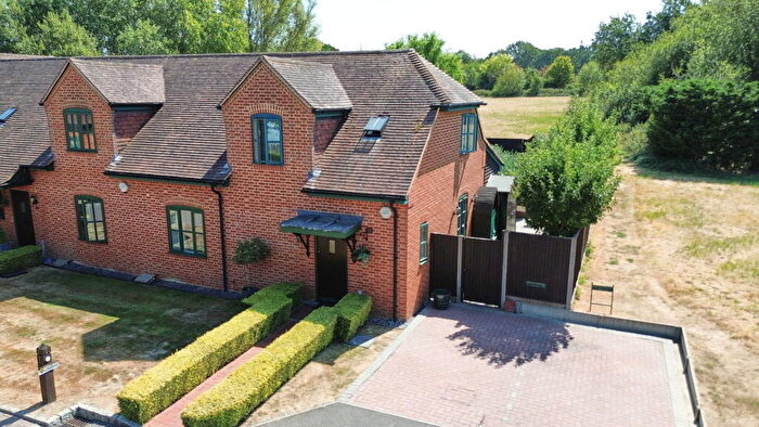 3 Bedroom End Of Terrace House For Sale In Harvest Drive, Sindlesham, Wokingham, RG41