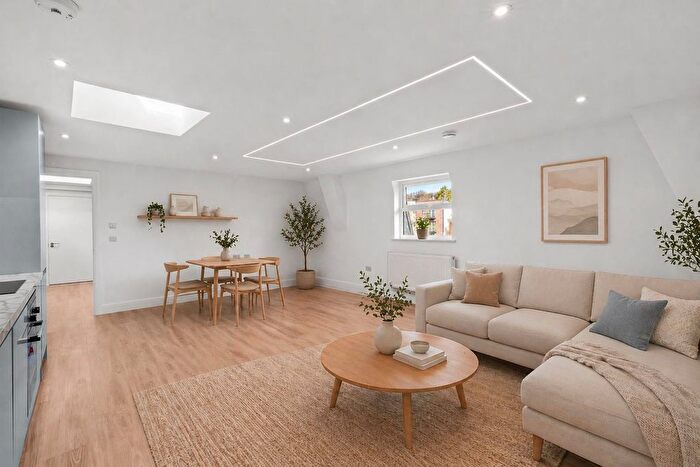 2 Bedroom Flat To Rent In - London Road, High Wycombe, HP11