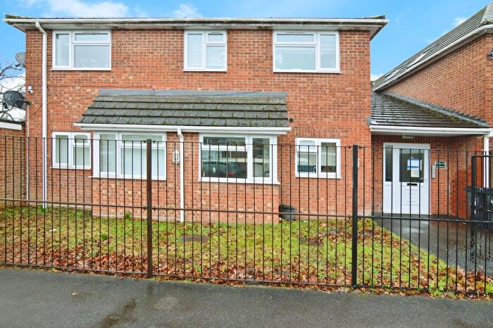 2 Bedroom Flat To Rent In Southlake Parade, Woodley, RG5