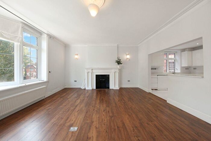 3 Bedroom Flat To Rent In Brondesbury Park, London, NW6
