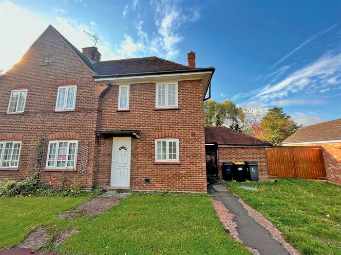 3 Bedroom Semi-Detached House For Sale In Stewartby Way, Stewartby, Bedford, MK43