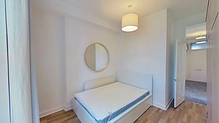 2 Bedroom Flat To Rent In Cheyne Street, Edinburgh, Midlothian, EH4