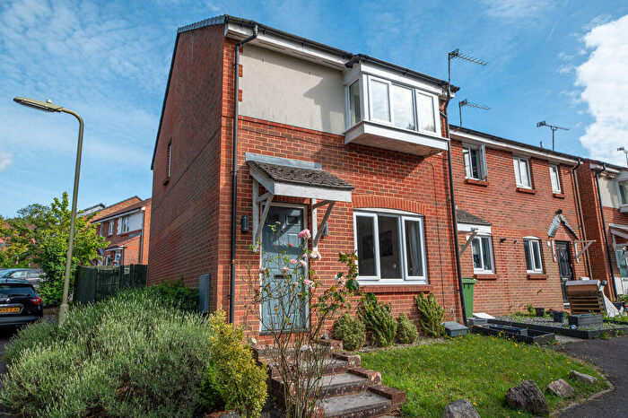 3 Bedroom End Of Terrace House For Sale In Tillington Gardens, Clanfield, PO8