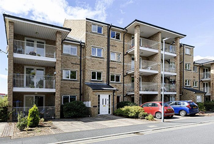 2 Bedroom Flat For Sale In Moor Hill Court, Laund Road, Salendine Nook, Huddersfield, HD3