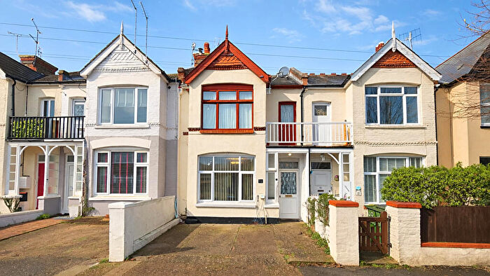 1 Bedroom Flat For Sale In Douglas Road, Herne Bay, CT6
