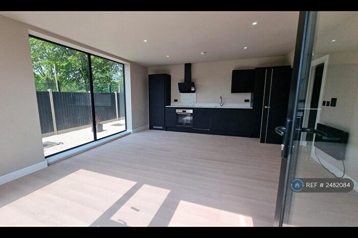 2 Bedroom Flat To Rent In City Green Block B, Sheldon, Birmingham, B26